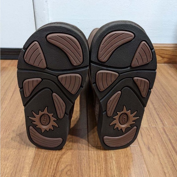 UGG Brown Boots With Zipper Brand New - Picture 9 of 10